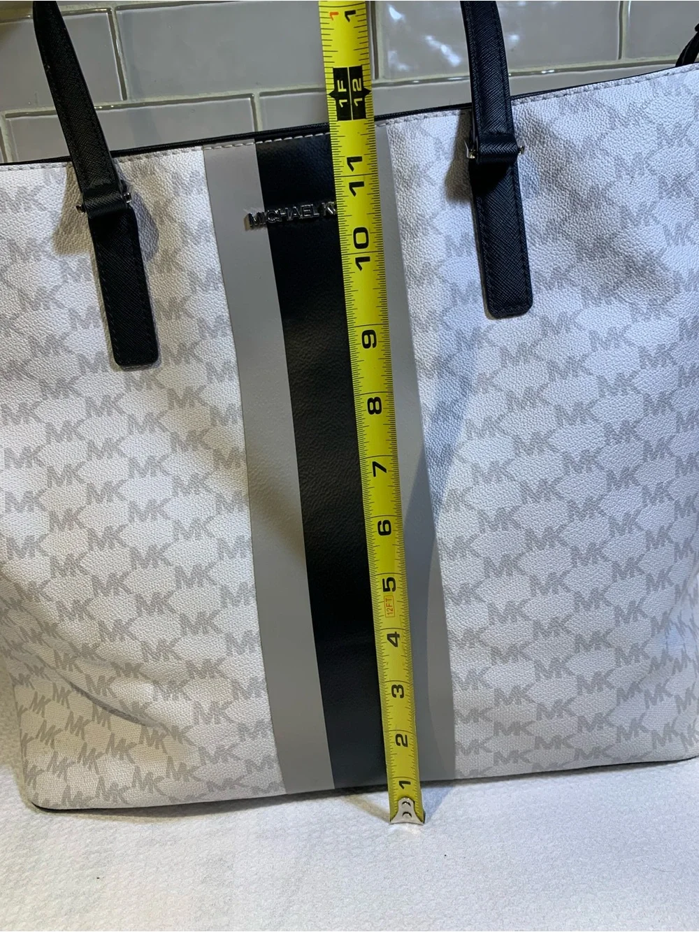 Michael Kors Jet Set Travel Large Center Stripe Signature Tote Bag White/Black